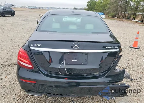 2018 Mercedes-Benz E 300 z USA, uszkodzony, nr VIN WDDZF4JB9JA340875